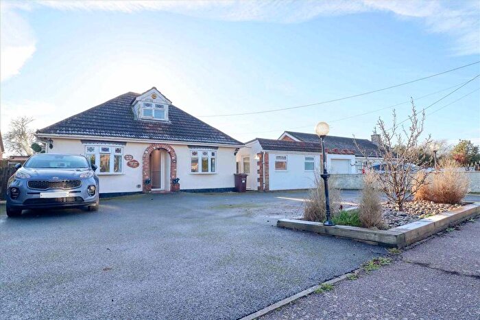 4 Bedroom Detached House For Sale In Dumont Avenue, Point Clear, Point Clear, CO16
