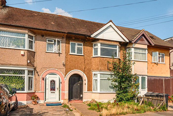 3 Bedroom Terraced House For Sale In Springfield Drive, Ilford, IG2