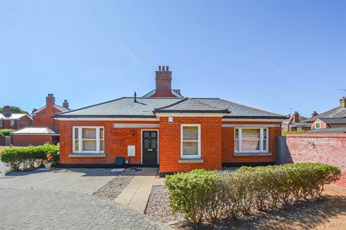 2 Bedroom Bungalow For Sale In Chelsea Way, Brentwood, CM14