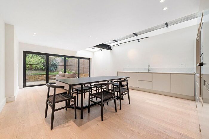 2 Bedroom Flat For Sale In Helix Road, SW2