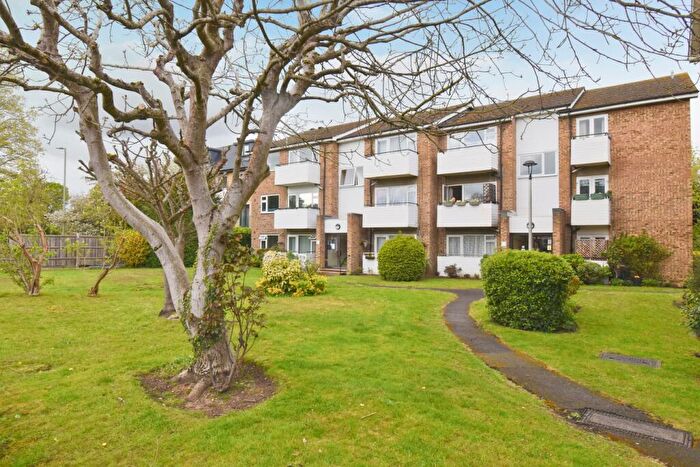 1 Bedroom Flat For Sale In Surrey Lodge, Queens Road, Hersham, Walton-on-Thames, KT12