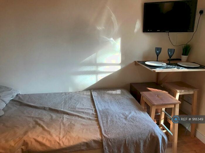 Studio To Rent In London, London, N7