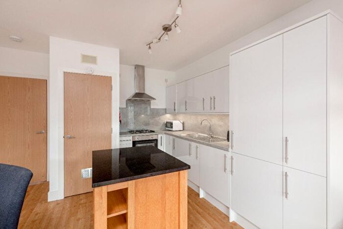 3 Bedroom Flat To Rent In Hopetoun Street, New Town, Edinburgh, EH7