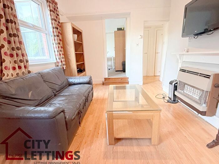 2 Bedroom Flat To Rent In Forest Road West, Arboretum, NG7