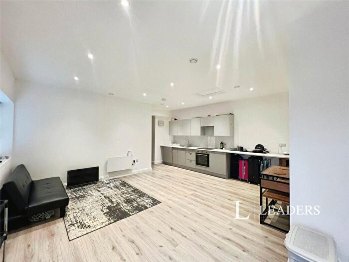 2 Bedroom Flat To Rent In Cornwalls Meadow, Buckingham, Buckinghamshire, MK18