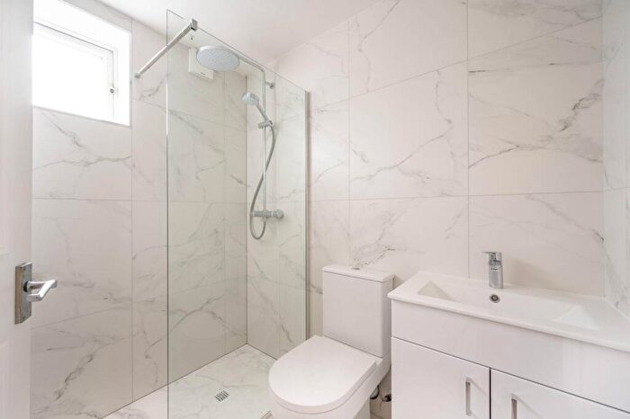 2 Bedroom Flat To Rent In Barking Road, Plaistow, London, E13