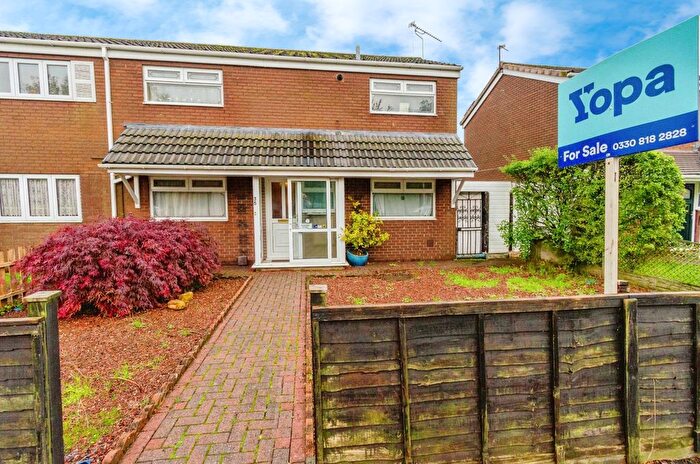 3 Bedroom Semi-Detached House For Sale In Oaks Drive, Brinsford, Wolverhampton, WV10