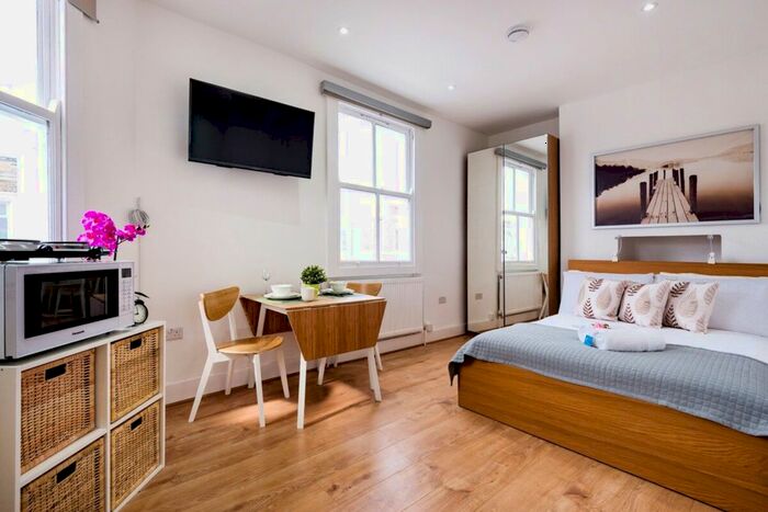 Studio To Rent In North End Road, London, SW6