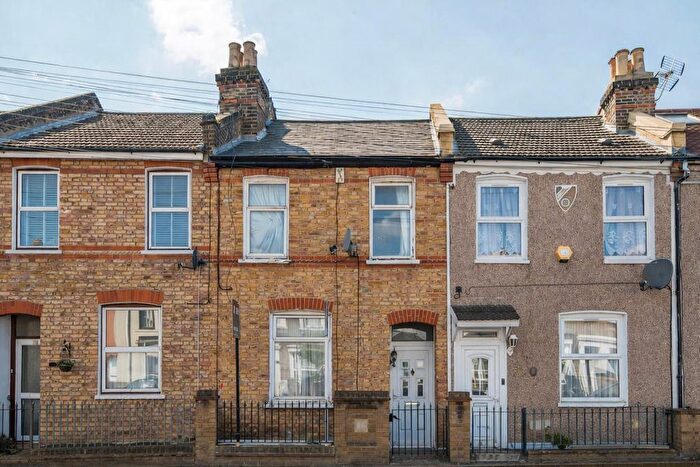 3 Bedroom Terraced House To Rent In Scrooby Street, London, SE6