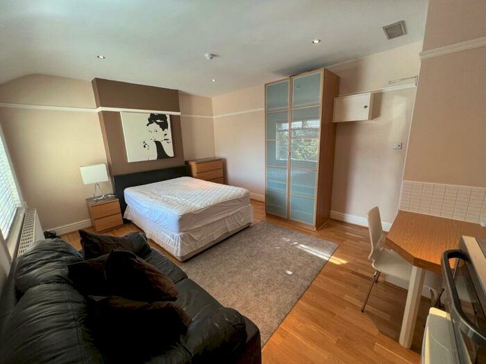 Flat To Rent In Blackacre Road, Dudley, West Midlands, DY2