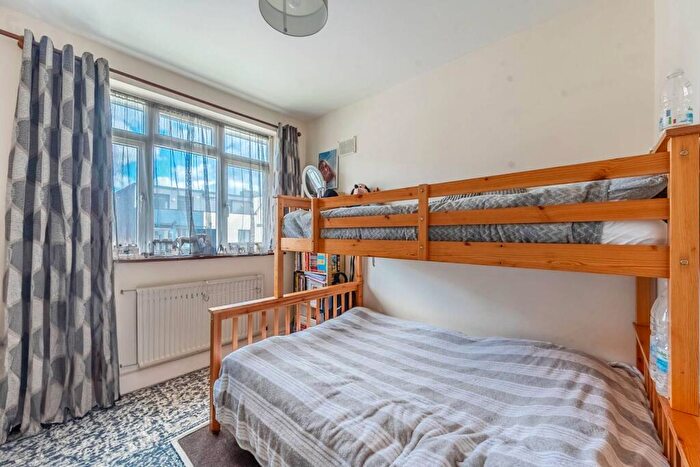 2 Bedroom Flat For Sale In Harrow View, North Harrow, Harrow, HA2