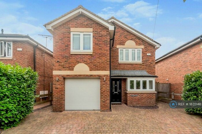 4 Bedroom Detached House To Rent In Wrensglade, Walton-On-Thames, KT12