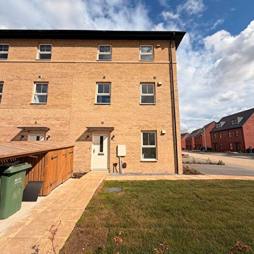 2 Bedroom Town House To Rent In Eliza Grant Road, Crossgates, Leeds, LS15