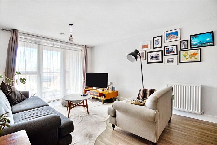 3 Bedroom Flat To Rent In London Road, Isleworth, TW7