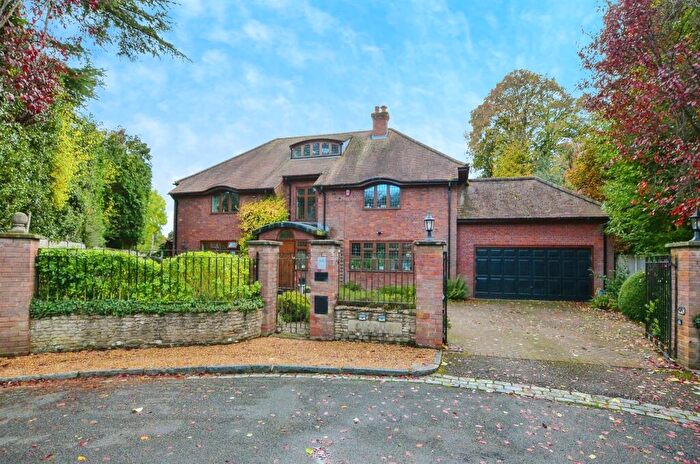 5 Bedroom Detached House For Sale In West Common Close, Harpenden, AL5