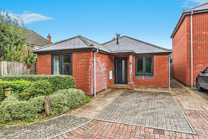 3 Bedroom Detached Bungalow For Sale In Long Lane, Holbury, Southampton, SO45
