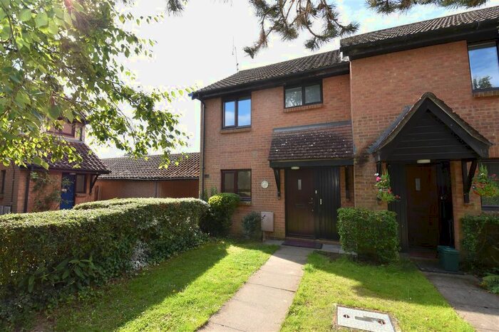 3 Bedroom End Of Terrace House To Rent In Oaklands, Horley, RH6