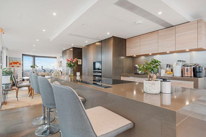 3 Bedroom Apartment To Rent In Chronicle Tower, City Road. London, EC1V