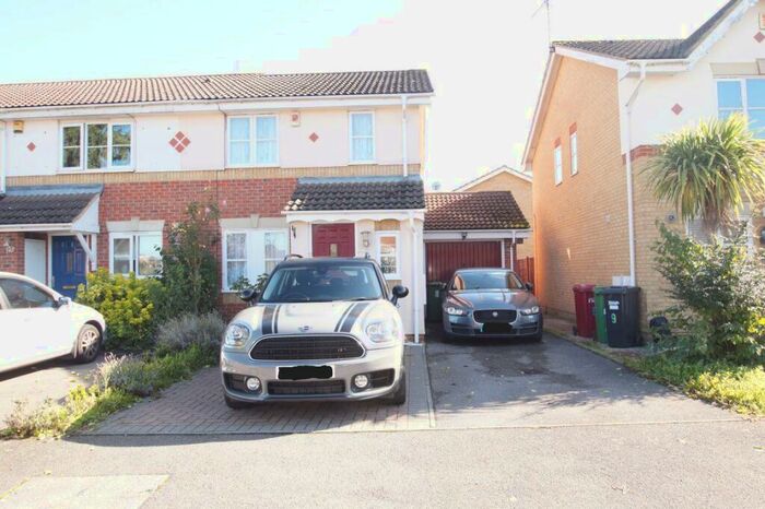 3 Bedroom House To Rent In Molyns Mews, SL1