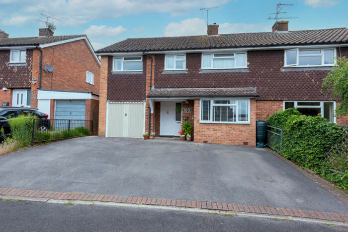 4 Bedroom Terraced House To Rent In Blackwater, GU17