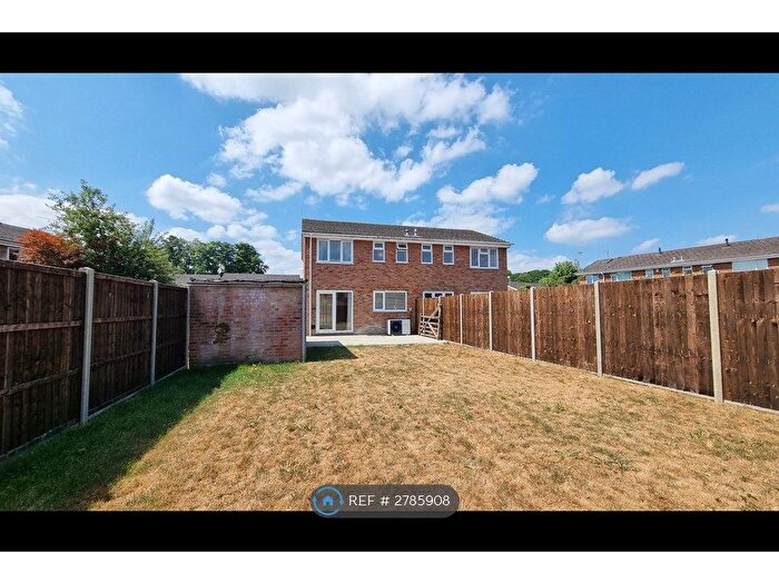 3 Bedroom Semi-Detached House To Rent In Ashdown Avenue, Farnborough, GU14