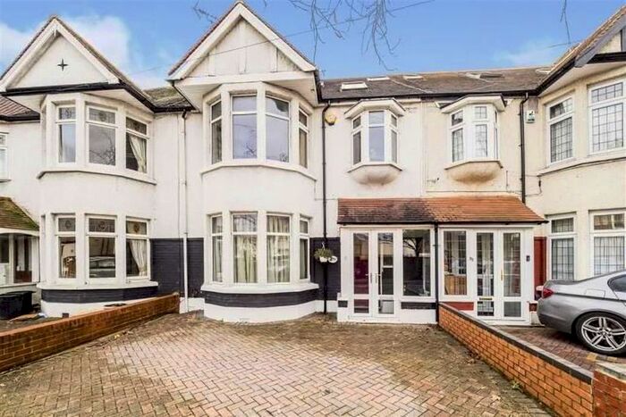 5 Bedroom Terraced House To Rent In Kenwood Gardens, Ilford, Essex, IG2