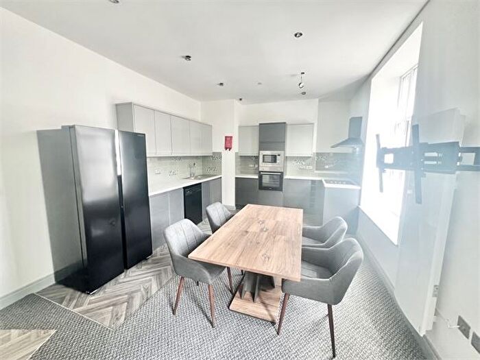 4 Bedroom Flat To Rent In Walter Road, Swansea, SA1