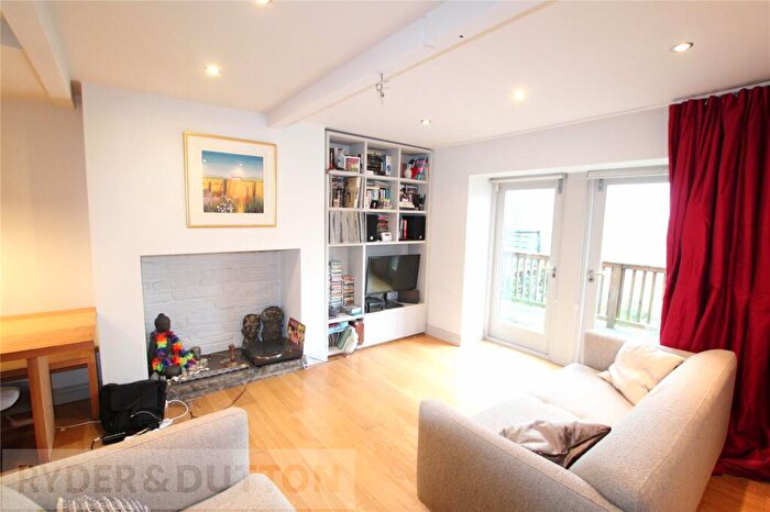 2 Bedroom Semi-Detached House To Rent In South Lane, Holmfirth, West Yorkshire, HD9