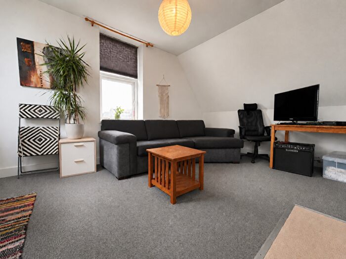1 Bedroom Flat To Rent In Woodville Road, Cathays, CF24