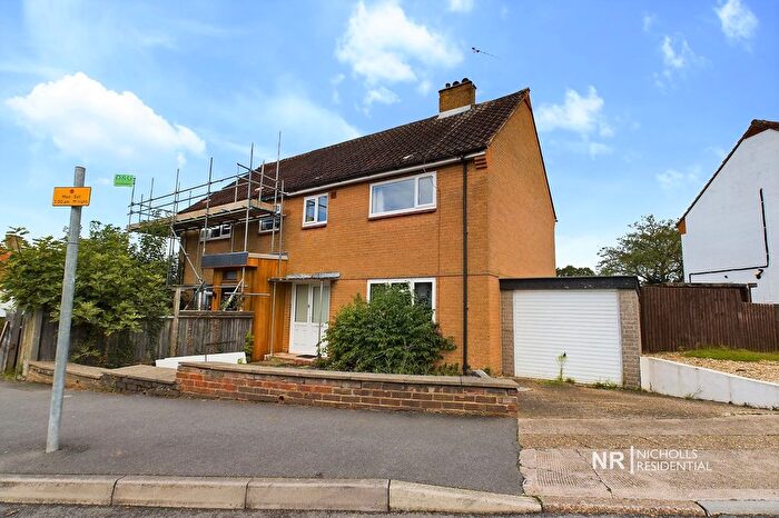 3 Bedroom Semi-Detached House To Rent In Holsworthy Way, Chessington, Surrey, KT9