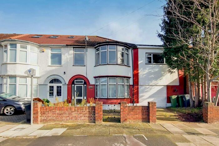 4 Bedroom Semi-Detached House To Rent In Hurstbourne Gardens, Barking, IG11