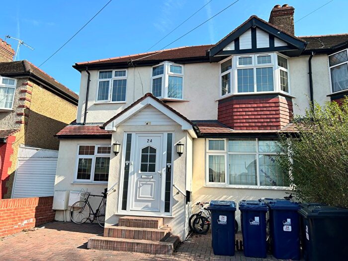 2 Bedroom Flat To Rent In Torrington Gardens, Perivale, Greenford, UB6