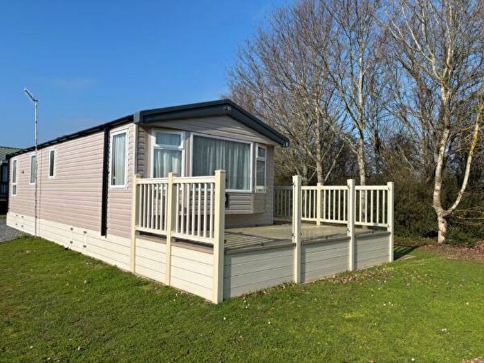 2 Bedroom Park Home For Sale In Salters Lane, Lower Moor, Pershore, WR10