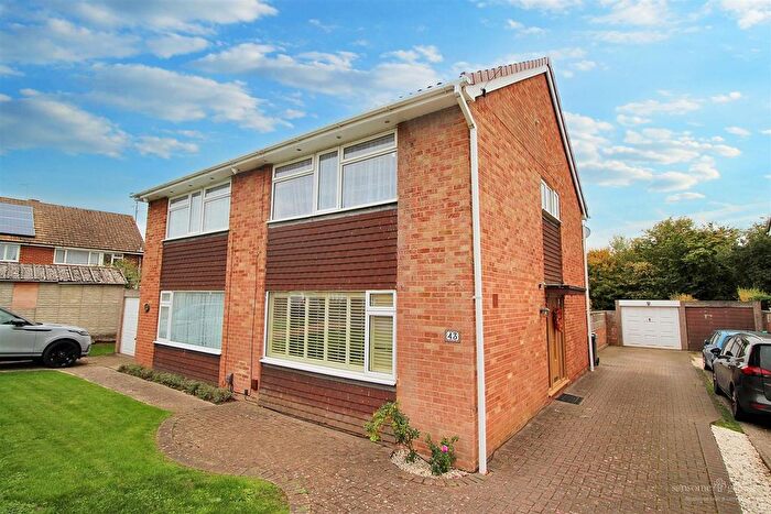 3 Bedroom Semi Detached House For Sale In Vine Crescent, Reading, RG30