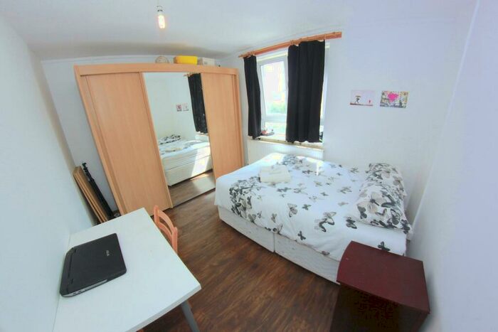 3 Bedroom House To Rent In Headlam Street, London, E1