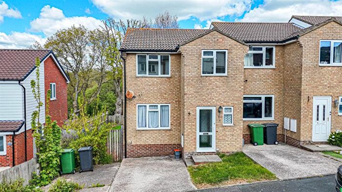 3 Bedroom End Of Terrace House For Sale In Warren Close, St. Leonards-On-Sea, TN38