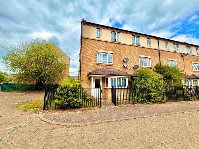 3 Bedroom Town House For Sale In Dainty Grove, Grange Park, Northampton, NN4
