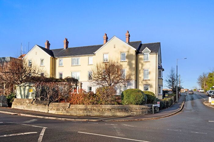 2 Bedroom Flat For Sale In Howsell Road, Malvern, Worcestershire, WR14