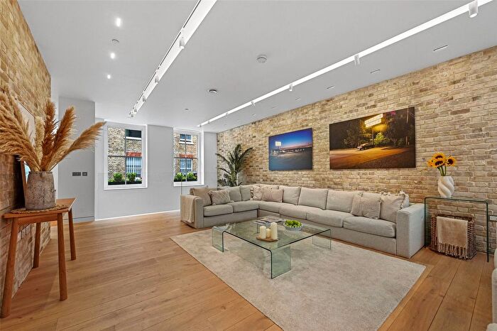 3 Bedroom Detached House To Rent In Bingham Place, Marylebone, London, W1U