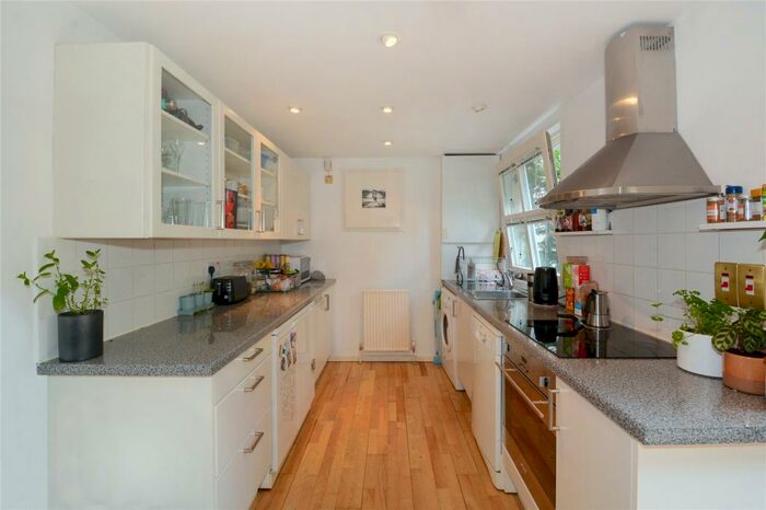 2 Bedroom Flat To Rent In Princes Court, London, SE16