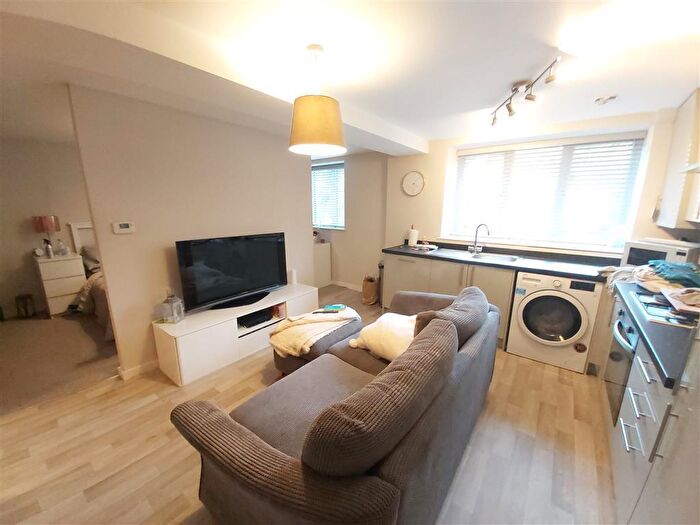 1 Bedroom Apartment To Rent In Richmond Road, Solihull, B92