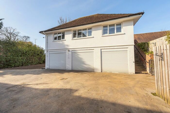 2 Bedroom Flat To Rent In Wheathampstead Road, Harpenden, AL5