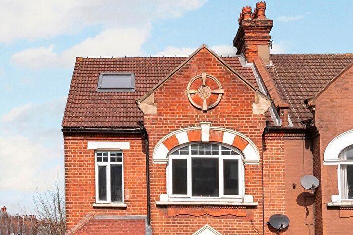 3 Bedroom Maisonette For Sale In Kingston Road, London, SW20