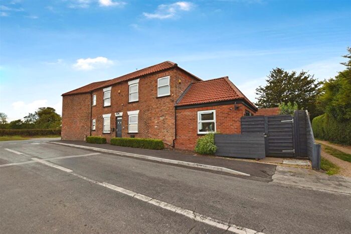 3 Bedroom Semi-Detached House For Sale In Burton Constable Road, Sproatley, Hull, HU11