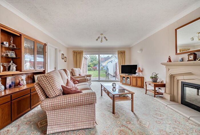 3 Bedroom Bungalow For Sale In School Road, Frampton Cotterell, Bristol, Gloucestershire, BS36