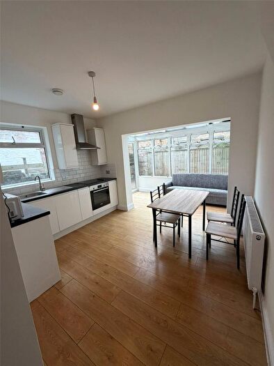 3 Bedroom Flat To Rent In Buckley Road, London, NW6
