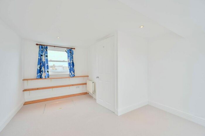 5 Bedroom Flat To Rent In Hetley Road, Shepherd's Bush, London, W12