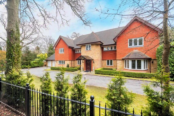 6 Bedroom Detached House To Rent In Dukes Kiln Drive Gerrards Cross, SL9