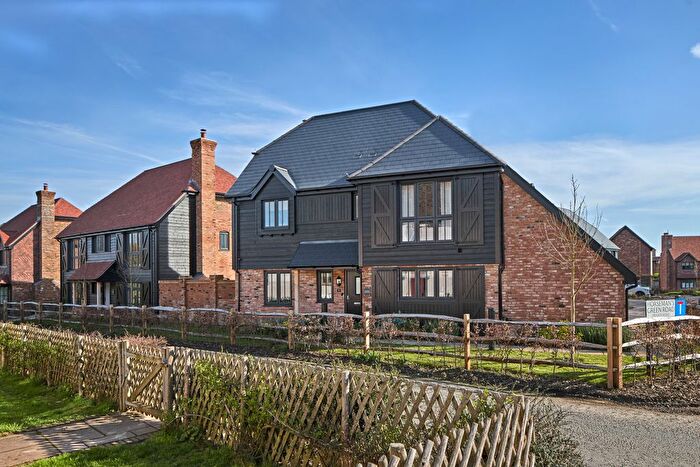 4 Bedroom Detached House For Sale In London Road, Gillingham, ME8