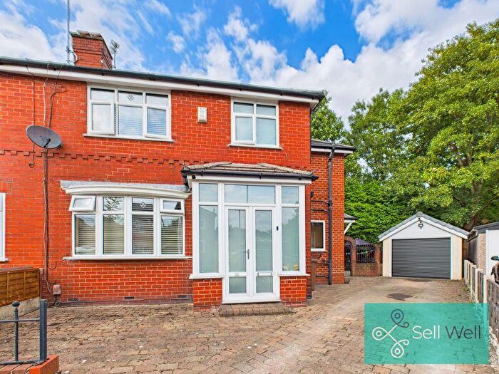 3 Bedroom Semi-Detached House For Sale In Manor Road, Swinton, Manchester, M27